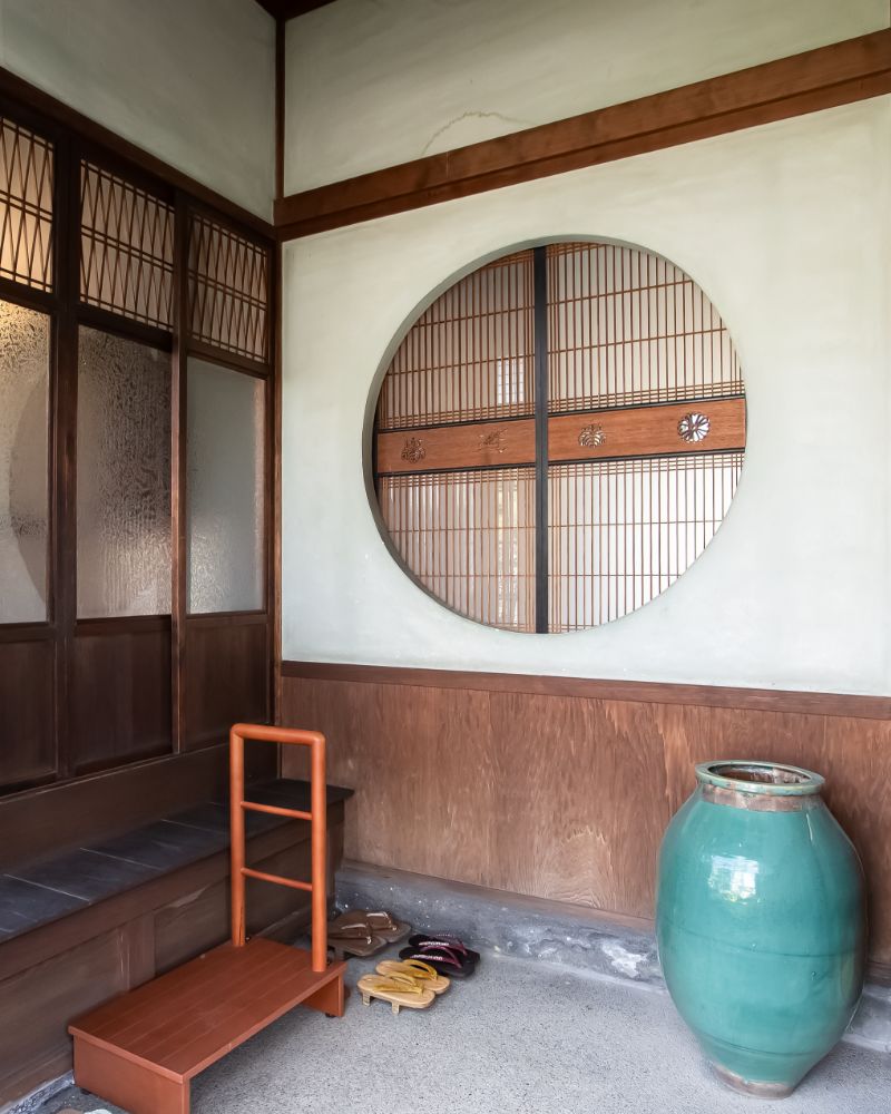 玄関 Traditional Japanese Entrance