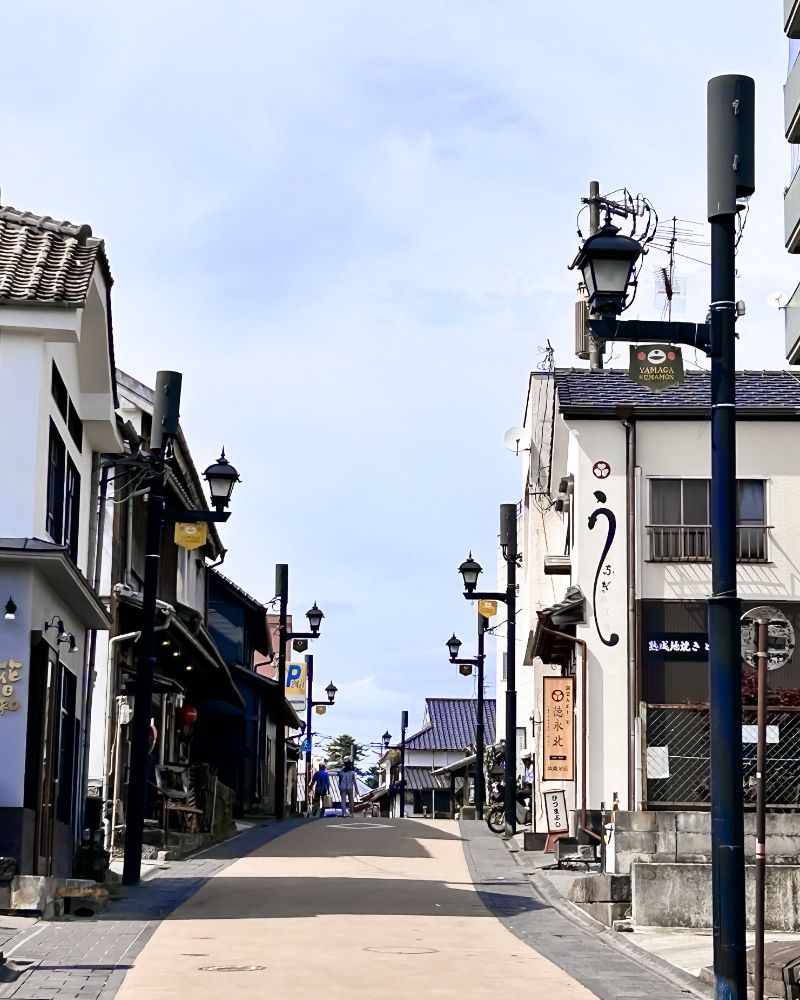 時を感じる散歩道(豊前街道) A Walk Through Time (Buzen Kaido)